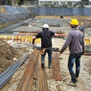 Edilizia e turismo, rinnovati i contratti. Inps: giù la cassa, salgono assunzioni a termine
