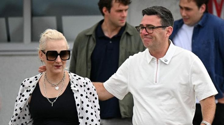 Da concorrente del dating show a Burnham: chi è la futura first lady britannica