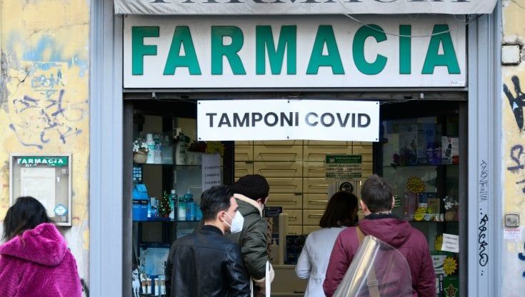 Sventata ennesima rapina in farmacia, due arresti