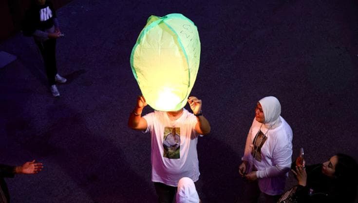 Una fiaccolata per Fakir nel giorno del suo compleanno. La famiglia: “Vogliamo giustizia”
