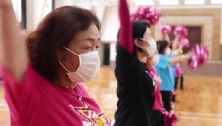 Tokyo, nonne superstar: alle olimpiadi anche le cheerleader sono over 70