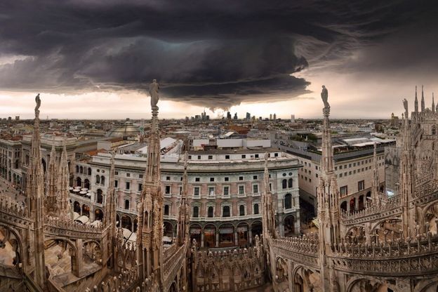 'Milano vola alto', gli scatti raccontano la citt&agrave; che sale