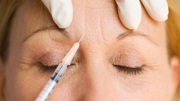 Il botox è il nuovo lipstick effect. Perché consola uomini e donne in tempi di crisi