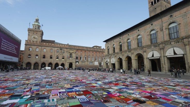 Donne ai vertici, tutti gli ostacoli sul percorso di carriera. E le manager rinunciano: "Meglio l'estero"