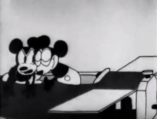 Topolino, quel bacio azzardato ad alta quota che Minni rifiutò