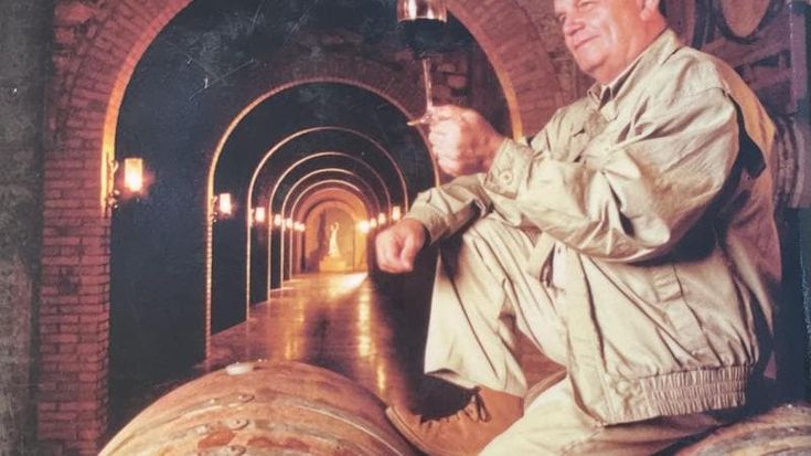 E’ morto Ezio Rivella, enologo e imprenditore che ha fatto grande Castello Banfi. Chi era l’uomo che ha lanciato il Brunello di Montalcino nel mondo