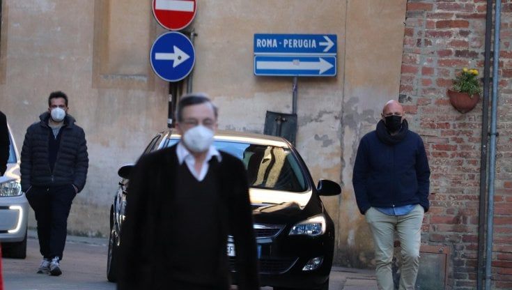 Draghi alla messa di Pasqua a Città della Pieve: "Rinascita? Speriamo"