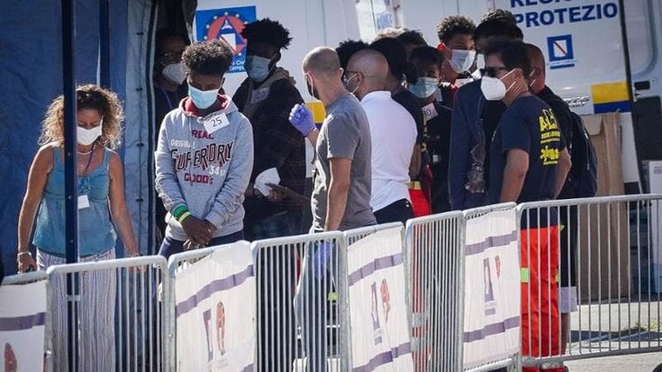Le proteste dei sindaci emiliani per i migranti: il Viminale cede e destina in altre Regioni 100 persone