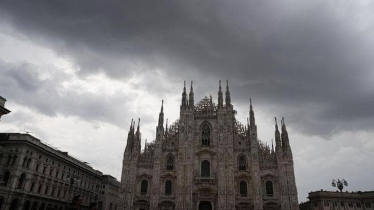 Previsioni meteo, primo cambio stagionale: perturbazioni e rapido calo delle temperature