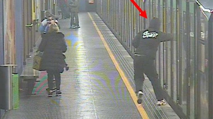 Milano, arrestato scippatore seriale: un colpo al mese tra la stazione Centrale e corso Como
