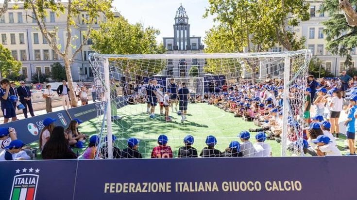 La Garbatella riscopre il gioco del calcio in piazza. Ranieri: “Ho iniziato così”