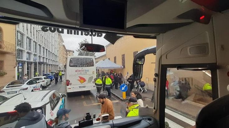 Firenze, Alta Velocità: il lungo giorno dello stop ai treni. Caos passeggeri tra pioggia e navette