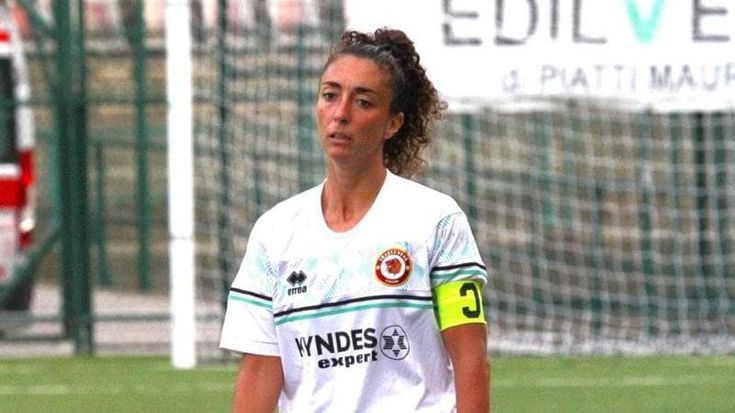 Alice Ferrazza, la calciatrice colpita da un tifoso al volto: “Sputi e gestacci, poi mi ha dato un pugno. Scuse? Da nessuno”