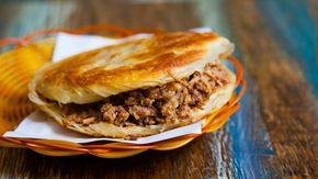 Nella Chinatown di prato, a caccia di Xiaochi, l’autentico street food cinese
