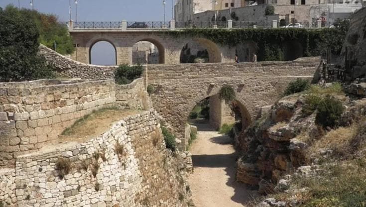 “Il ponte di Polignano a Mare resterà pedonale”: un’altra sconfitta per i negozianti