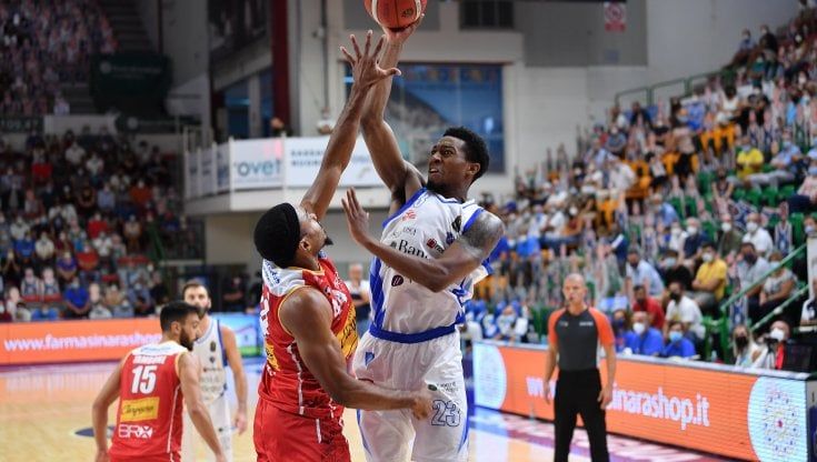Basket, la Virtus Bologna passa a Trento. Vincono Sassari e Venezia. Fortitudo, si è dimesso Repesa