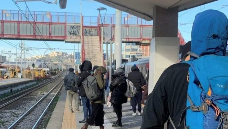 Circum, treno per Sarno si ferma a San Giovanni a Teduccio