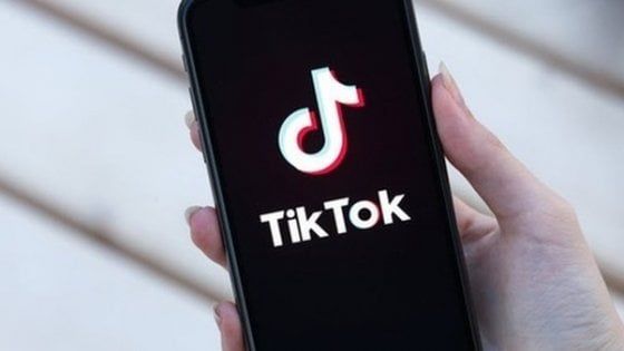 TikTok, falla nella sicurezza: a rischio i dati personali