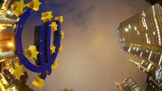 Bce: "La ripresa continua, ma con rischi". Occupati: meglio la Grecia dell'Italia