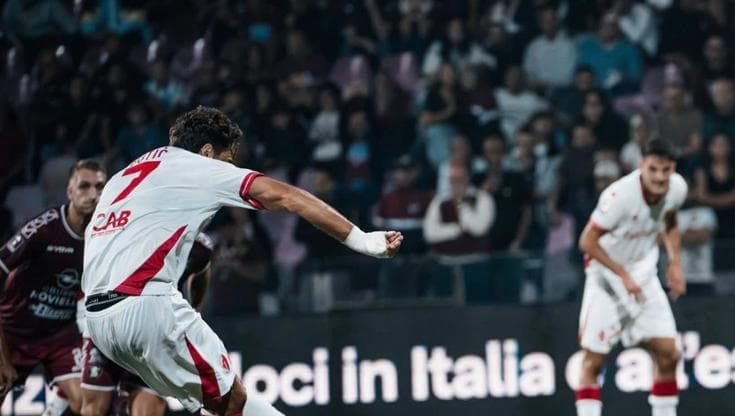 Il Bari si butta via a Salerno, la beffa arriva nel finale: vince la Salernitana 2-1