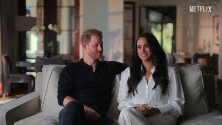 'Harry & Meghan', le nuove immagini della docuserie: "Gioco sporco contro di noi, diremo tutta la verità"