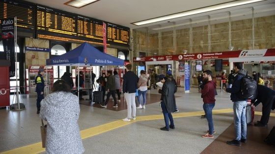 Coronavirus, il governo: "Non viaggiate neppure per tornare in famiglia. Spostatevi solo per esigenze indifferibili"