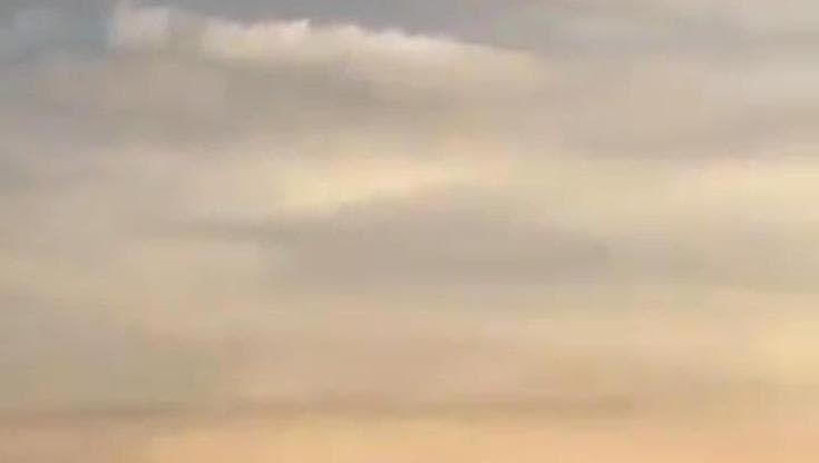 Soldato russo cerca di salvare i compagni dalle mine, ma loro lo investono. E poi saltano in aria