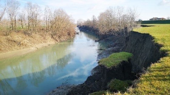 Parmense, l'erosione del Taro mette a rischio fabbriche e strade