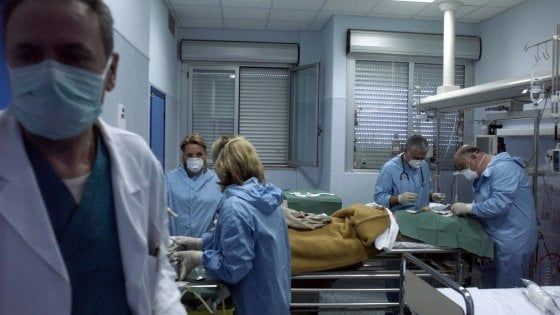 Coronavirus Napoli: estubati 2 pazienti trattati con il farmaco anti-artrite