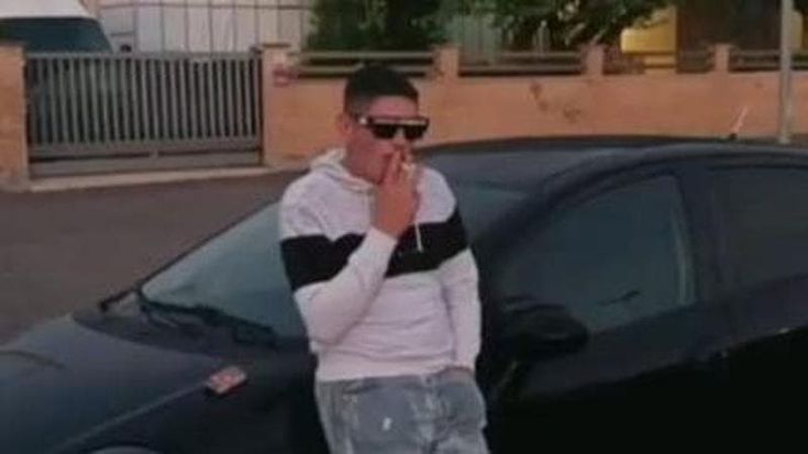 Tragedia all’alba sull’Appia: auto contro un pino, Eliseo Lucci muore a 21 anni
