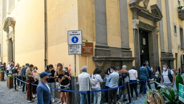 Napoli, ecco la città che vuole tornare a vivere “È tornato il sole, vedrete: ce la faremo”