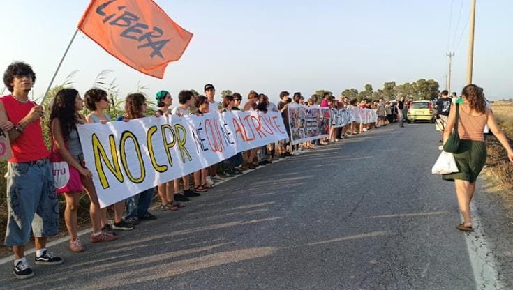 Castel Volturno, il fronte del no: anche il Pd in piazza contro il Cpr
