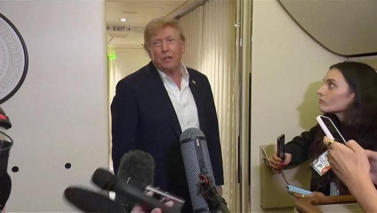 Trump sulla Cina: "Tengo le loro auto fuori dagli Usa, non come l'Ue. Ci spiano? Lo facciamo anche noi!"