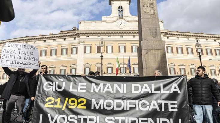 Taxi in sciopero e città in tilt. Centrodestra diviso, fronda FI