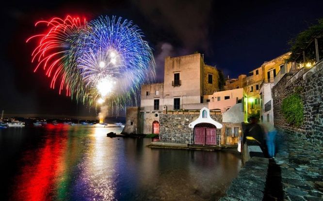 Ischia, spettacolo sul mare in onore del patrono San Giovan Giuseppe
