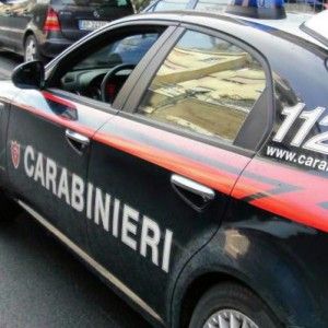 Picchiava la moglie anche davanti ai figli, arrestato