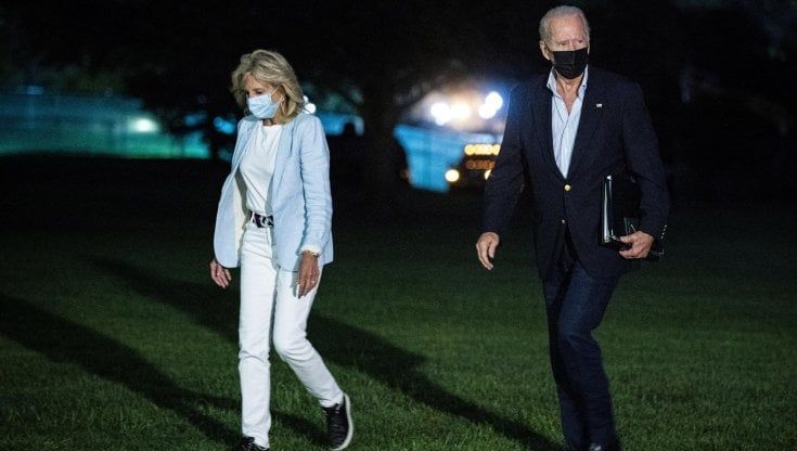 Usa, primo giorno in presenza per la first lady: Jill Biden torna in classe