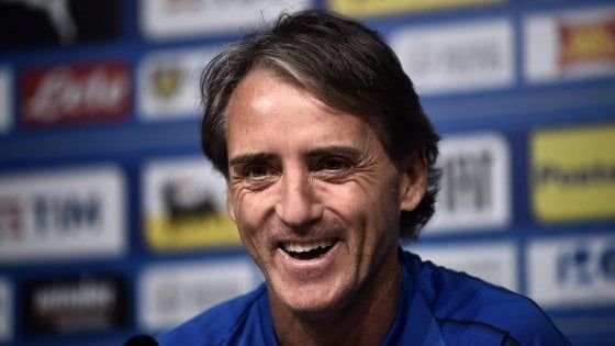 Nazionale, Mancini: ''Balotelli è giovane e ha tempo per rifarsi''. Tra i pali tocca a Perin 