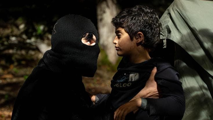 Farouk, la serie: l’incubo dell’infanzia violata e le due facce della Sardegna in collisione