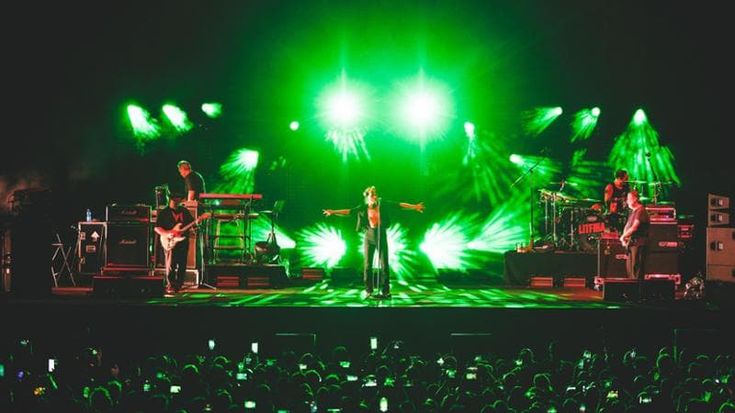 Dirompenti e post punk, i Litfiba tornano alle origini sul palco del Carroponte