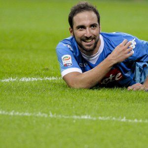 Napoli, Higuain verso la stangata: prenderà 4 turni.  Il fratello: "Difficile lottare contro vento e marea"