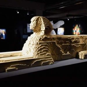 Una sfinge di Lego all'Egizio, A piedi tra le nuvole