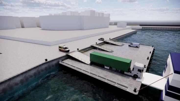 Pozzuoli, il porto si solleva: ecco il pontone galleggiante che salva le corse dei traghetti