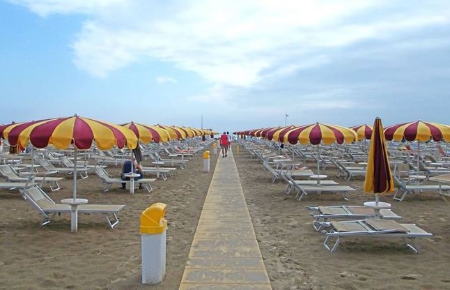 Rimini, spiagge vuote dopo il nubifragio