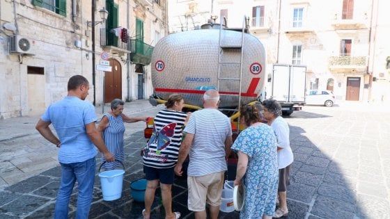 Bari, mezza città senz'acqua per ore a causa di un guasto Aqp: autobotti nel centro storico