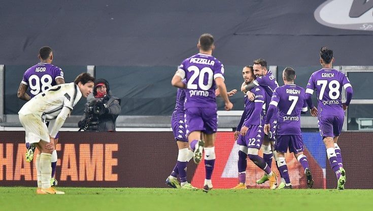 Juventus-Fiorentina 0-3: Vlahovic, un autogol di Alex Sandro e Caceres affondano i bianconeri