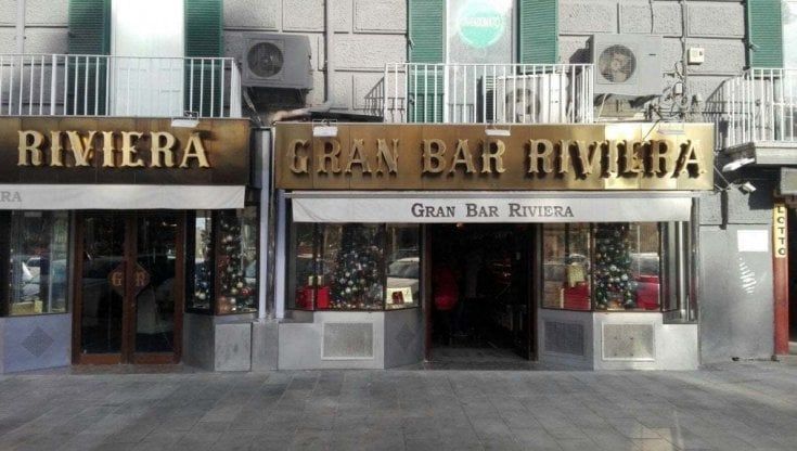 Napoli, chiude il bar Riviera: 12 dipendenti senza lavoro