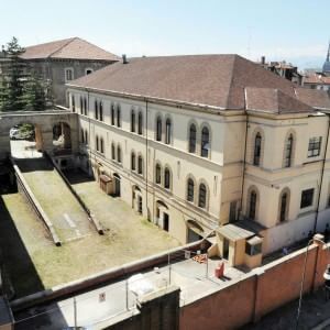 Lo Bianco: "Mentre si decide il suo futuro usiamo la caserma per chi non ha la casa"