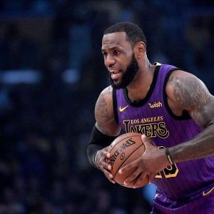 Basket, Nba: San Antonio continua la risalita, LeBron stende New Orleans