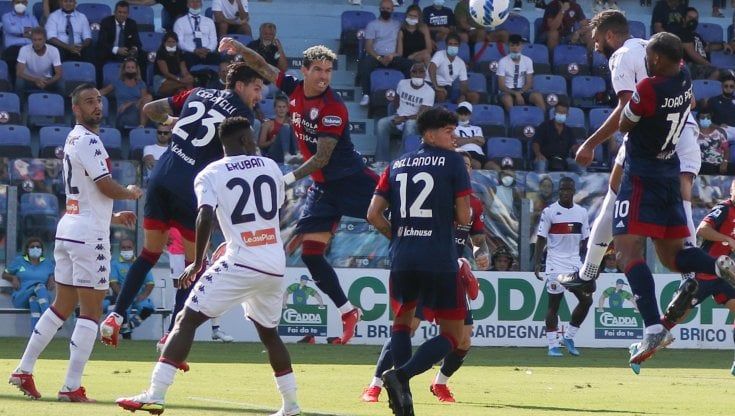 Cagliari-Genoa 2-3: Fares ribalta i sardi nella ripresa